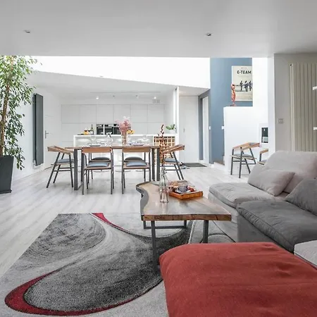Unique Spacious House In Paris-3